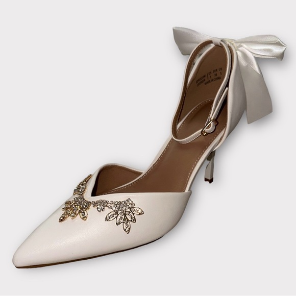 Emilie Bridal brand new custom pumps with bows - Picture 5 of 5
